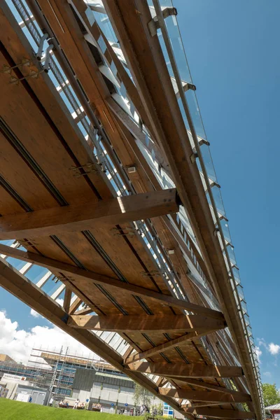 リブパターンと川ネッカーの反射とネッカー川の上の橋ネッカー — ストック写真