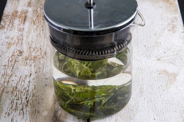 Nane yapraklarından taze çay demlenir.