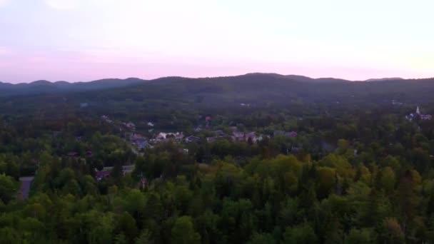 Horizonte Atardecer Visto Desde Cima Montaña Bosque Boreal Panorámica Larga — Vídeo de stock