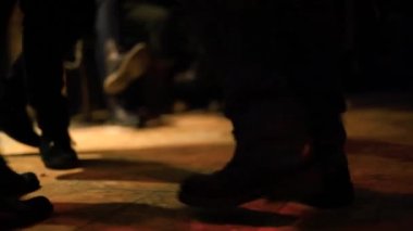 Gitarist gece bar patronları için çalış.