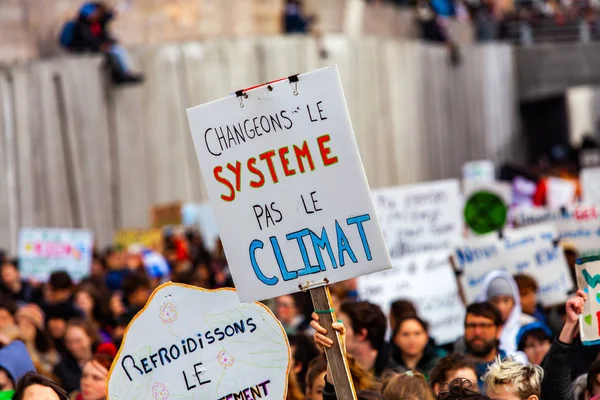 Cartaz francês durante protesto ecológico — Fotografia de Stock