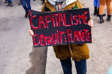 Çevre protestosuna Fransız afişi