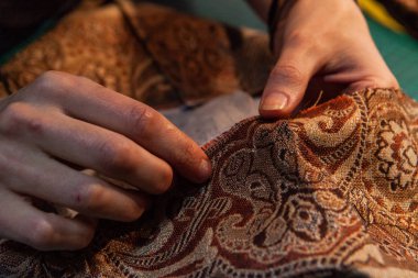 Kapitone kumaşa iğne noktaları ekleme