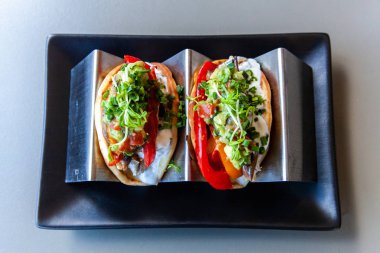 Restoranda servis edilen sağlıklı tacolar