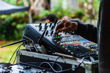 Kültürel ve modern müzik etkinliğinin birleşimi