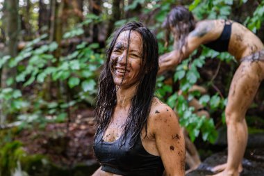 Çeşitli insanlar ruhani toplantılardan hoşlanırlar.