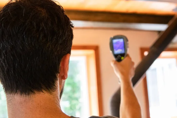 Indoor damp & air quality (IAQ) testing. — Stock Photo, Image