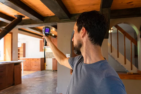 Indoor damp & air quality (IAQ) testing. — Stock Photo, Image