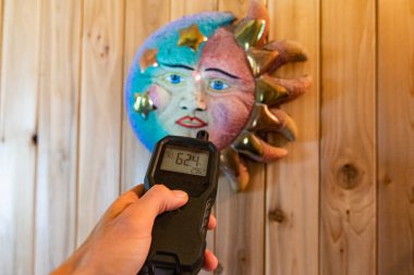 Kapalı alan nemli ve hava kalitesi (Iaq) testi.