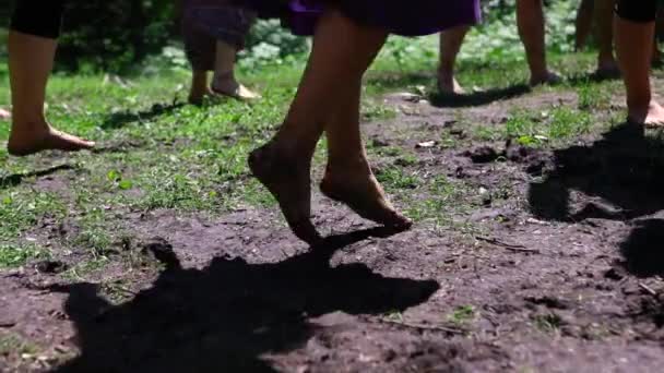 Pessoas diversas gostam de reunião espiritual — Vídeo de Stock