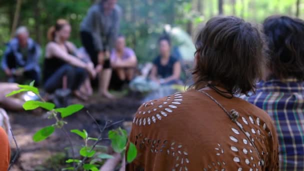 Pessoas diversas gostam de reunião espiritual — Vídeo de Stock