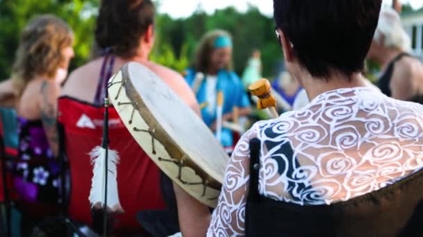 Sacred drums at spiritual singing group. — Stock Video