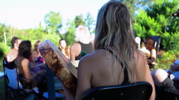 Tambours sacrés au groupe de chant spirituel . — Video