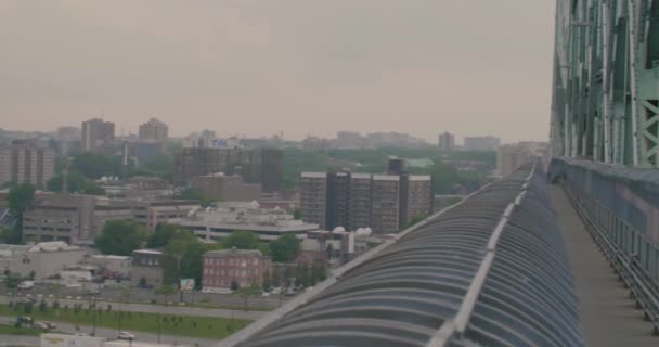 Fietspad van Jacques Cartier Bridge. — Stockvideo