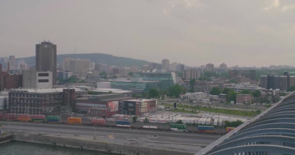 Uitzicht vanaf Jacques Cartier Bridge. — Stockvideo