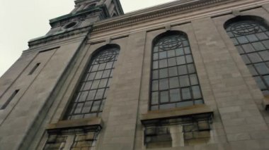 Hollanda açılı kilise. Dikey tavayla vurulmuş. 