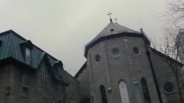 Holenderski kąt podróży strzał starego kościoła w mieście — Wideo stockowe