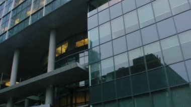 Teknik merkezin yavaş Hollanda açılı izleme görüntüsü