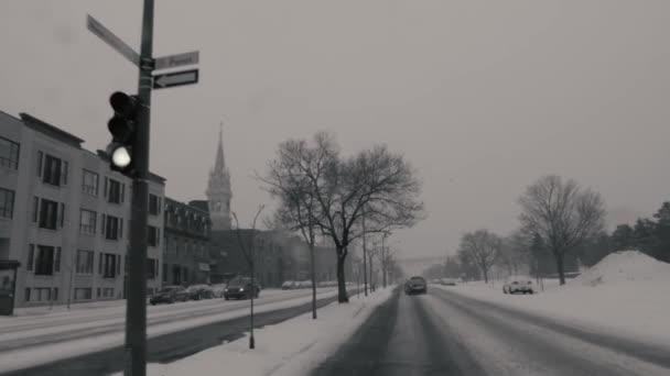 Czarno-białe ruchome ulica deska rozdzielcza strzał w zimie — Wideo stockowe