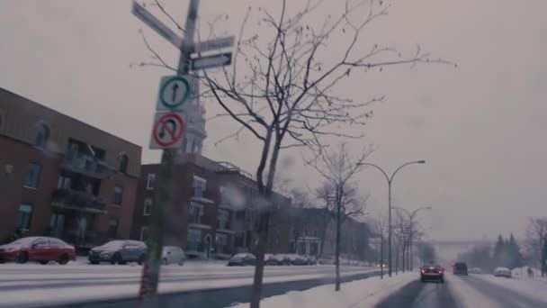 Μετακίνηση δρόμο ταμπλό πλάνο της κυκλοφορίας το χειμώνα — Αρχείο Βίντεο