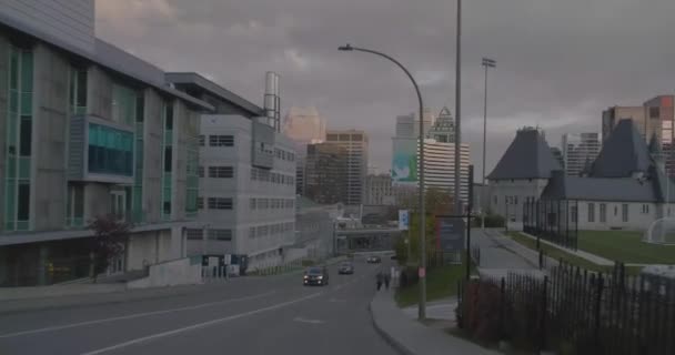 Condução na Avenida Doctor Penfield . — Vídeo de Stock