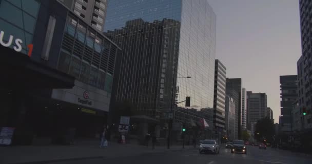 Conducir en el centro de Sherbrooke Street . — Vídeos de Stock