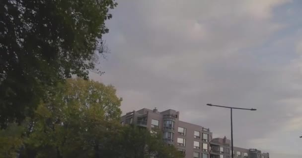 Fahren auf der Atwater Avenue view. — Stockvideo