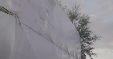 Araba kullanırken sokak manzarası.