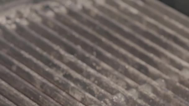 Le gril est prêt pour le barbecue