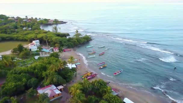 Droning w Treasur Beach na Jamajce. — Wideo stockowe