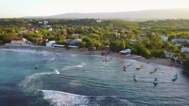 Treasur Beach, Jamaika 'da İHA..