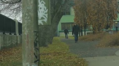 Huysuz bir Kanada kasabasında araba sürmek