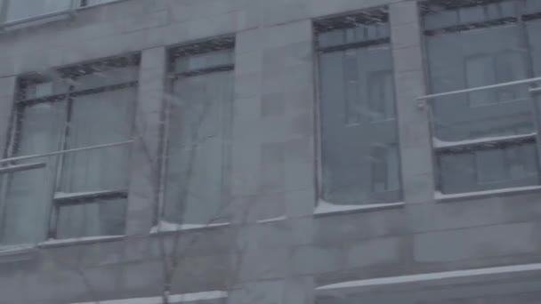 Inverno nevasca no centro da cidade — Vídeo de Stock