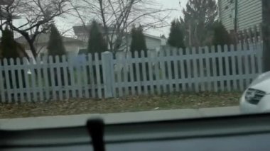 Huysuz bir Kanada kasabasında araba sürmek