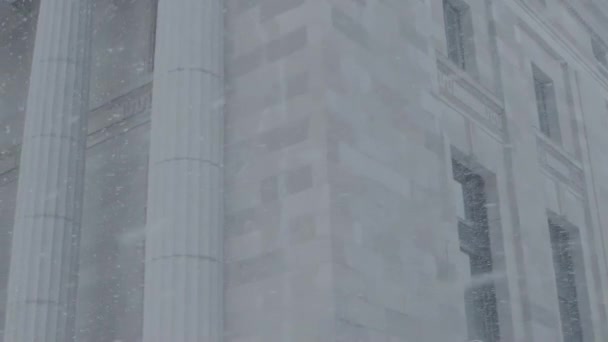 शहर डाउनटाउन में शीतकालीन बर्फबारी — स्टॉक वीडियो