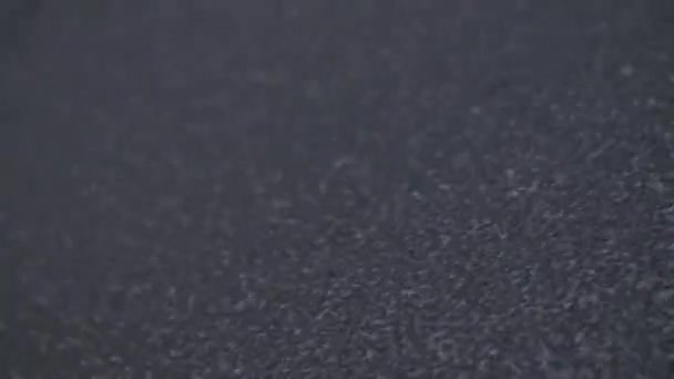道路沥青表面的特写镜头 — 图库视频影像