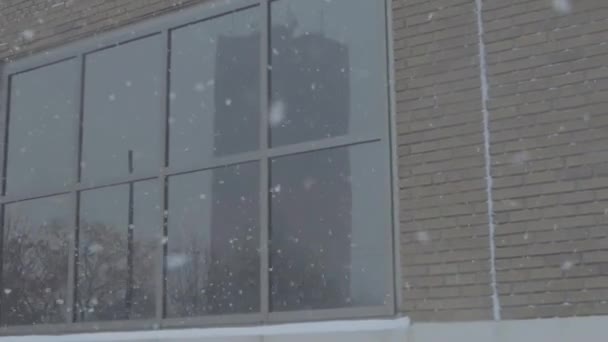 Inverno nevasca no centro da cidade — Vídeo de Stock