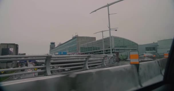 Подорож до терміналу аеропорту Трюдо.. — стокове відео