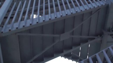 Korkuluklu acil çıkış merdiveni