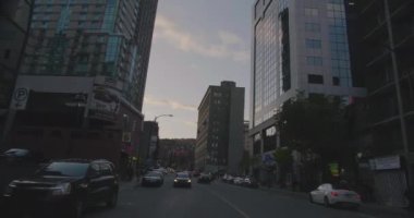 Guy Caddesi, şehir merkezi sürücü manzaralı..