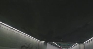 Geceleri Robert Bourassa Bulvarı.