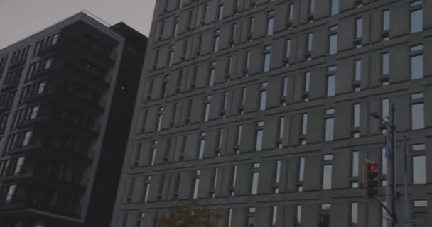 Façade de bâtiment résidentiel moderne urbain — Video
