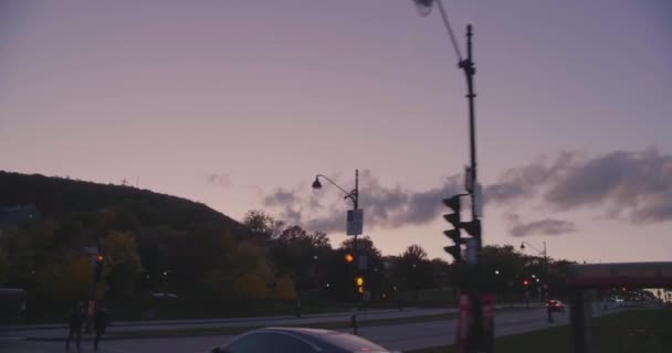 Mount Royal Hill a Park Avenue za soumraku — Stock video