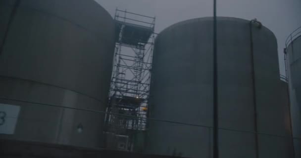 Tangki penyimpanan Montreal East Refinery. — Stok Video