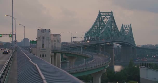 Tráfico del puente Jacques Cartier . — Vídeos de Stock