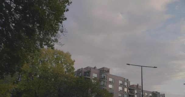 Fahren auf der Atwater Avenue view. — Stockvideo