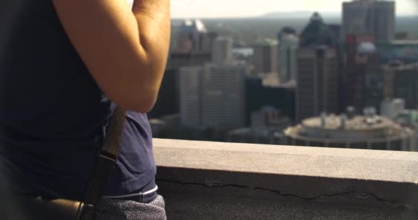 Woman hands taking off mask looking at city — Stock Video