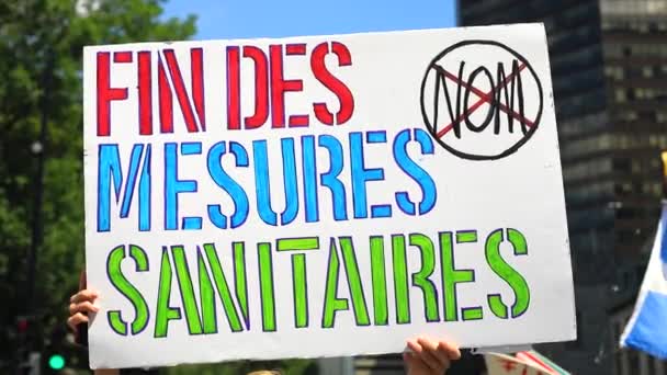 Bannière main féminine en signe de protestation — Video