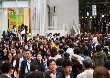 10.15.2009, Tokyo, Japonya. Tokyo'da kalabalık. Japonya seyahat.