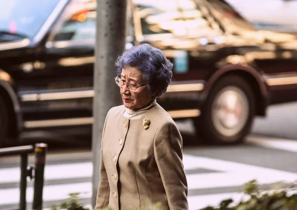 2009 Tokyo Japonya Tokyo Daki Yaşlı Kadın Japon Insanlar Sokakta — Stok fotoğraf